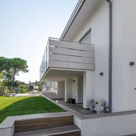 Elegant With Shared Pool Apartman Bibione